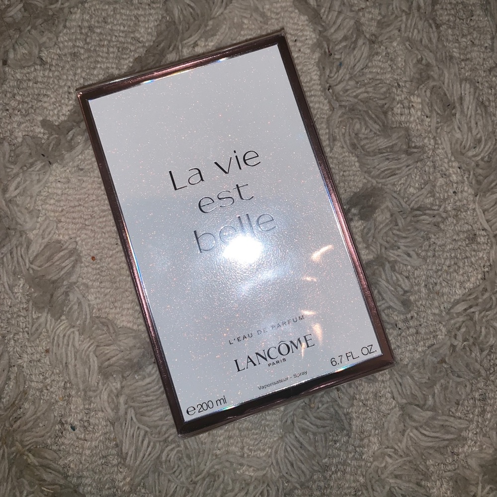 La Vie est Belle